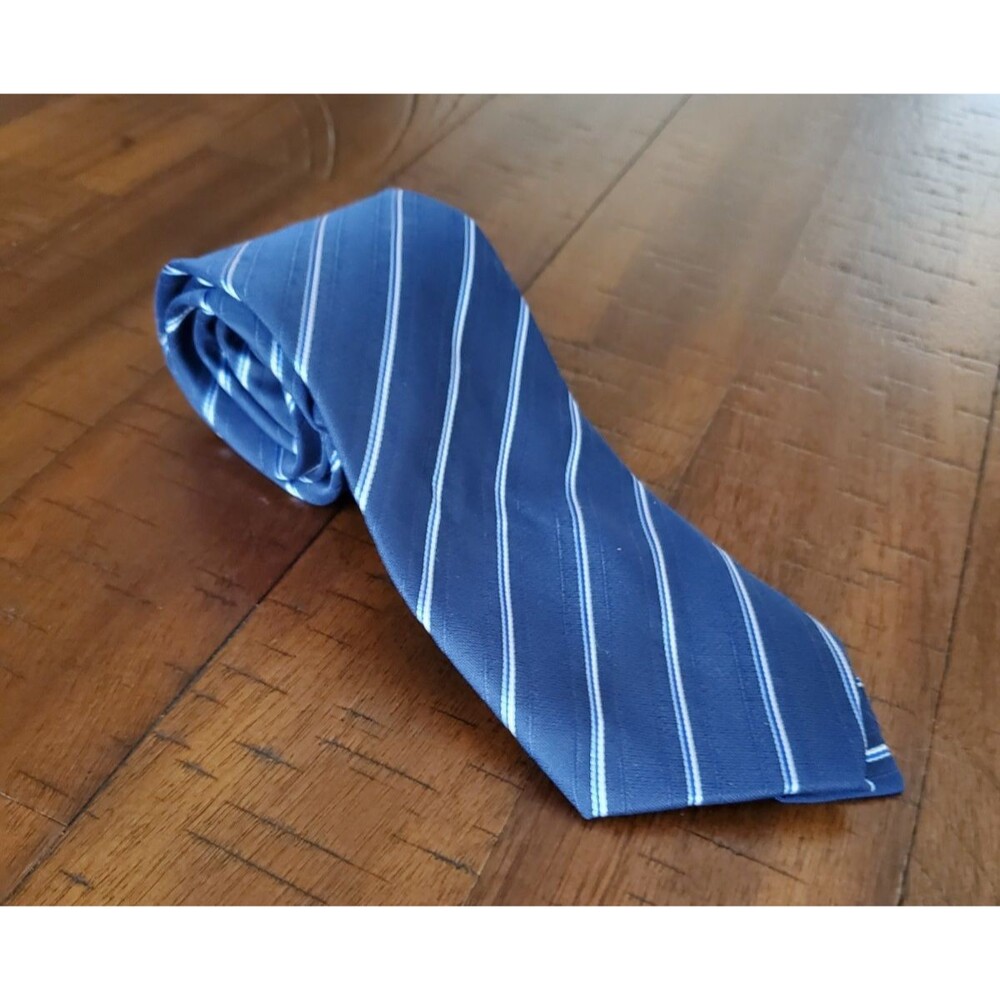NWOT Kai Long Men's Handmade Classic Blue and White Stripes Necktie 3" x 58"